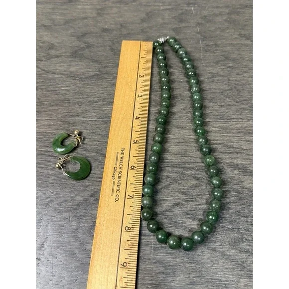 Beautiful Vintage Green Jade Beaded Necklace And 14KT Earrings Hoops - Picture 6 of 6